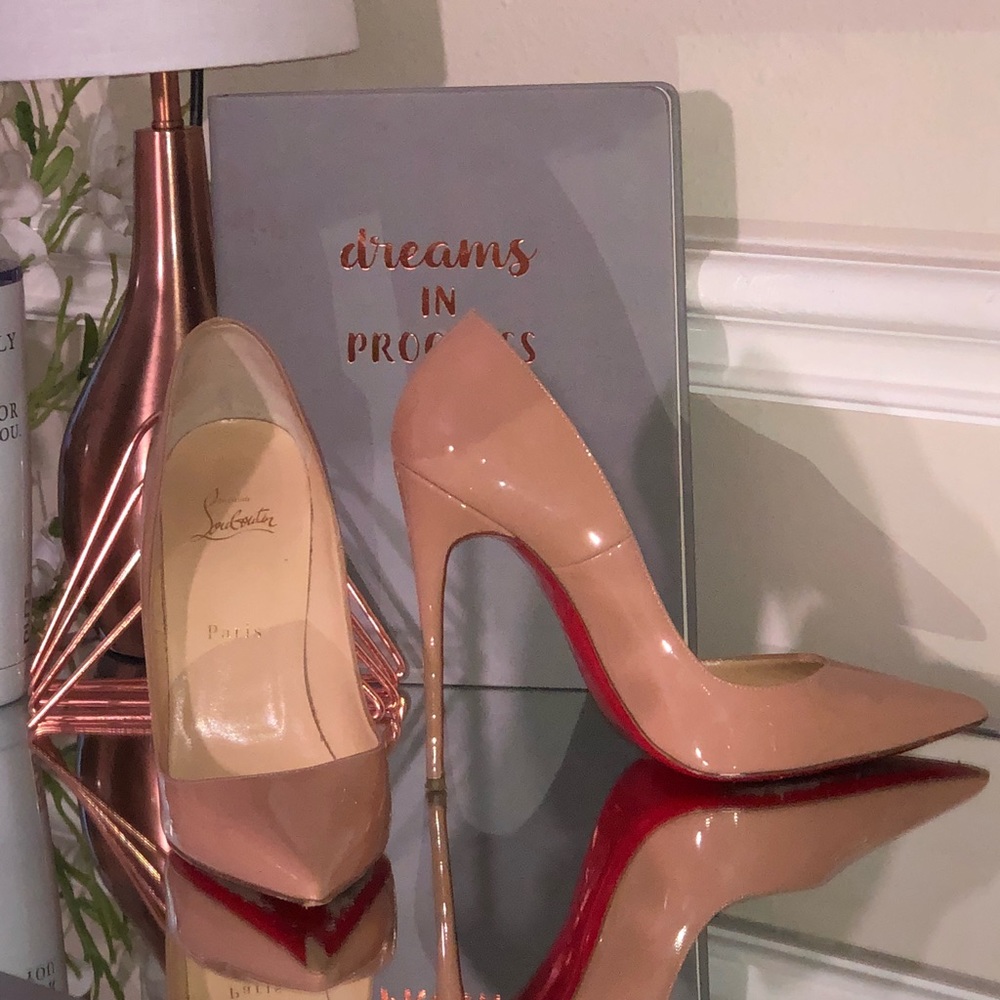 Christian Louboutin Nude So Kate 40’s